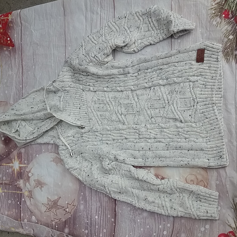 Chunky hooded sweater